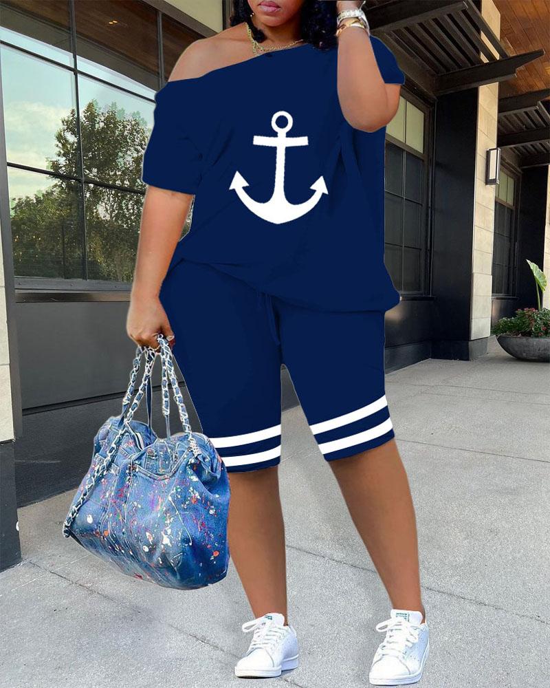 

Plus Size Anchor Print Skew Neck Top & Striped Colorblock Shorts Set, Blue