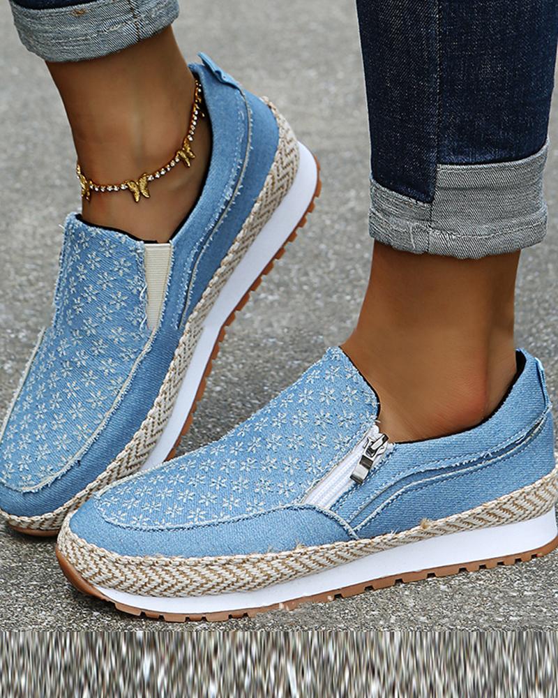 

Chic Womens Round Toe Embroidered Canvas Casual Shoes, Lighted blue