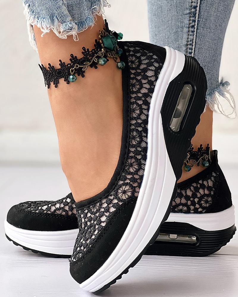 

Contrast Lace Slip-on Sneakers, Black