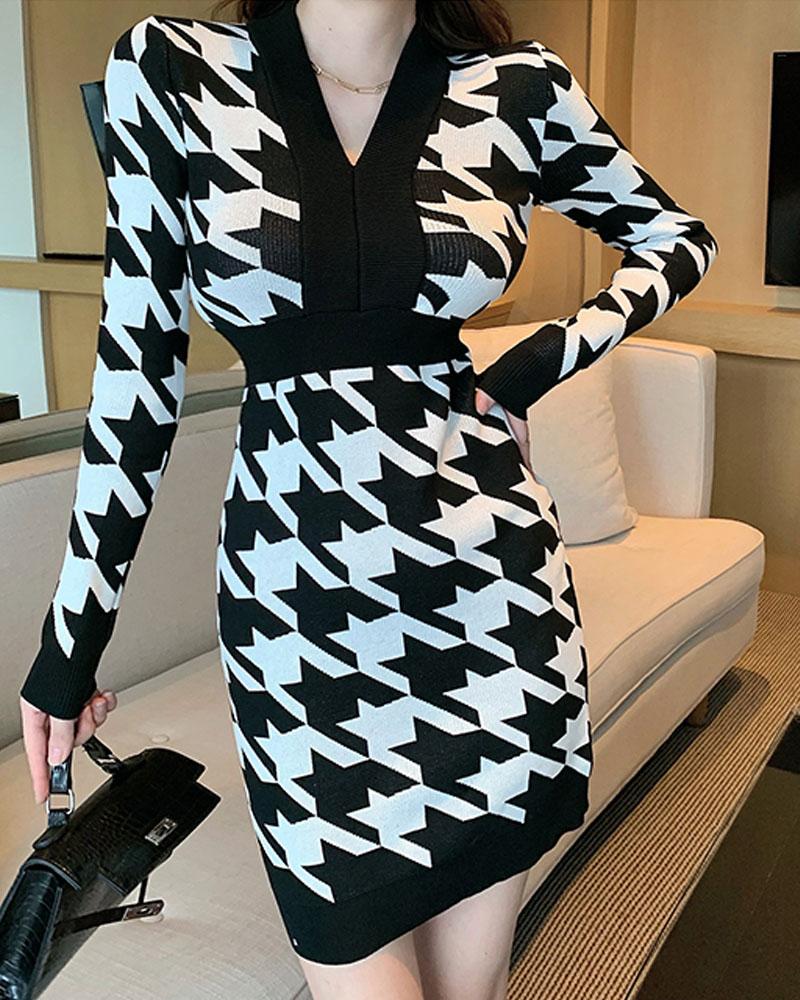 

Houndstooth Print Long Sleeve Sweater Dress, Black