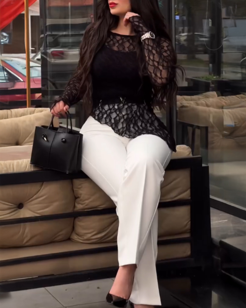 

Top de encaje transparente texturizado con dobladillo asimétrico y cintura ceñida de manga larga, Black