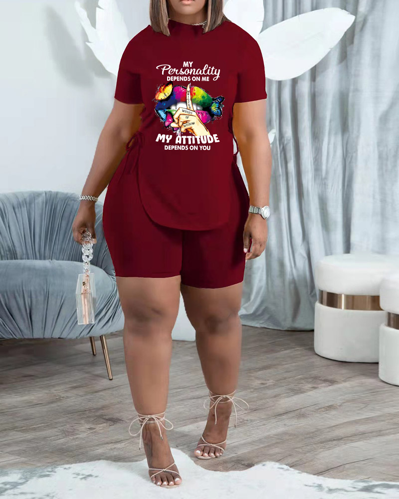 

Slogan Print Eyelet Lace-up Split Hem Top & Shorts Set, Wine red