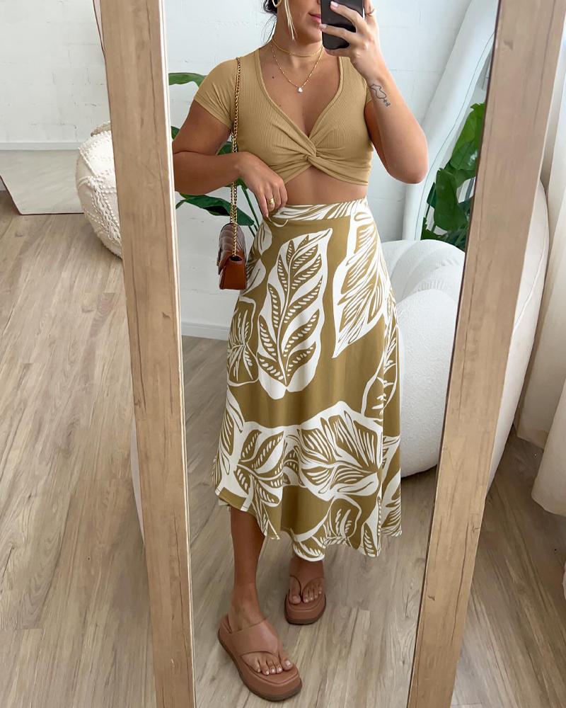 

Twisted Crop Top & Leaf Print Skirt Set, Khaki