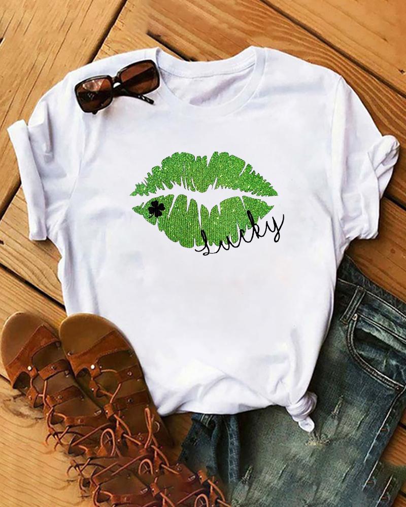 

St. Patrick' Day Lucky Shamrock Lip Print Casual T-shirt, White