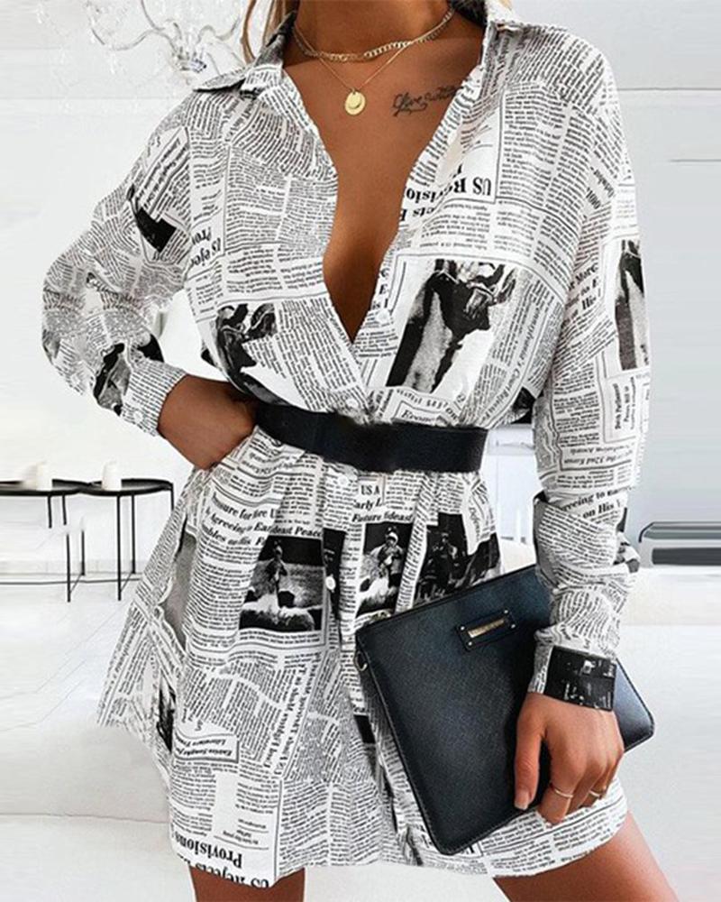 

Newspaper Print Long Sleeve Buttoned Shirt Dress, White