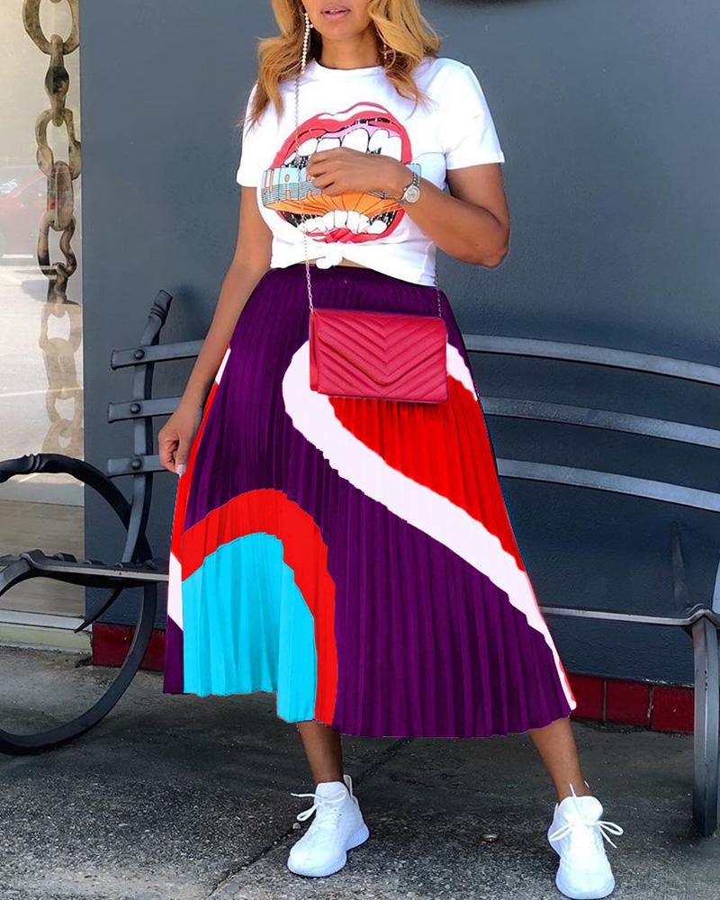 

Lip Print Casual T-shirt & Pleated Skirt Set, Purple