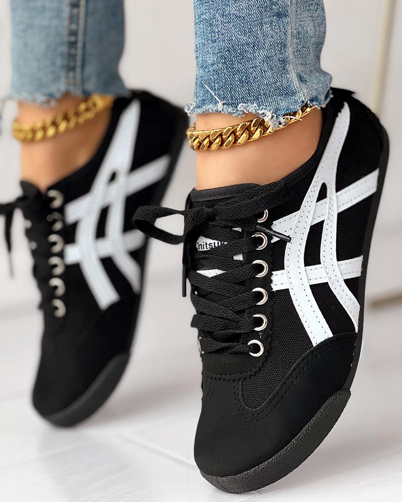 

Colorblock Eyelet Lace-up Sneakers, Black