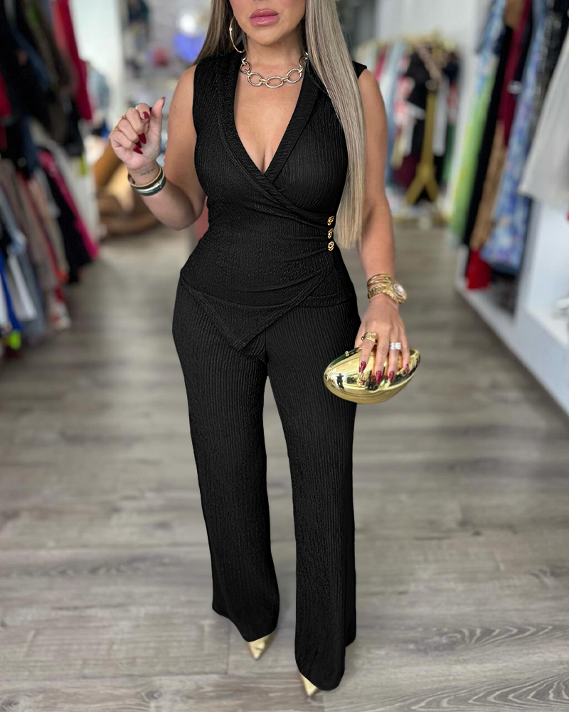 

Conjunto de dos piezas: top sin mangas con escote en V cruzado, botones laterales, bajo asimétrico fruncido y pantalón de pierna ancha con cintura elástica. Estilo casual texturizado., Black