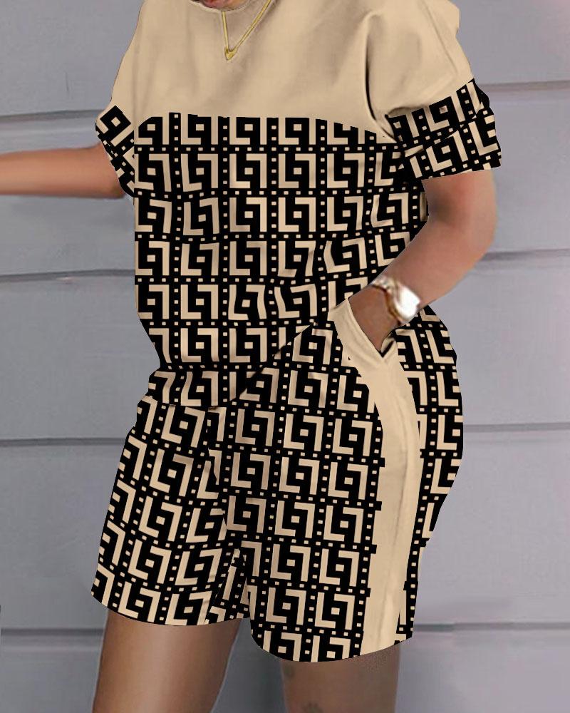 

Plus Size Geometric Print Casual Top & Shorts Set, Khaki