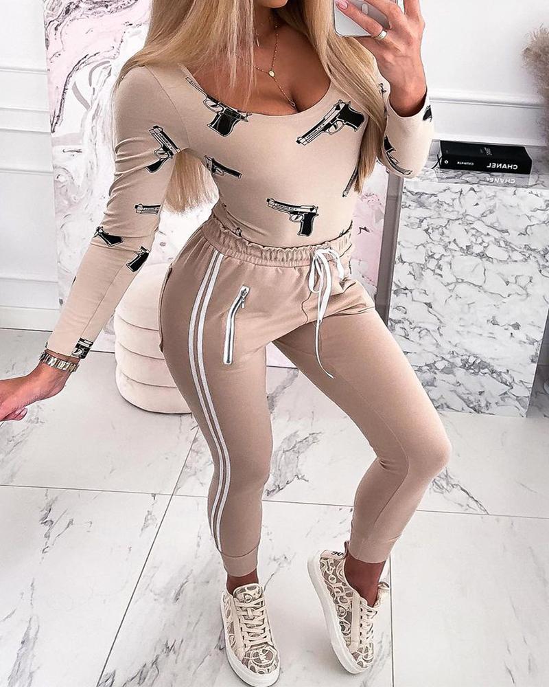 

Graphic Print Long Sleeve Top & Striped Print Sweatpants Set, Apricot