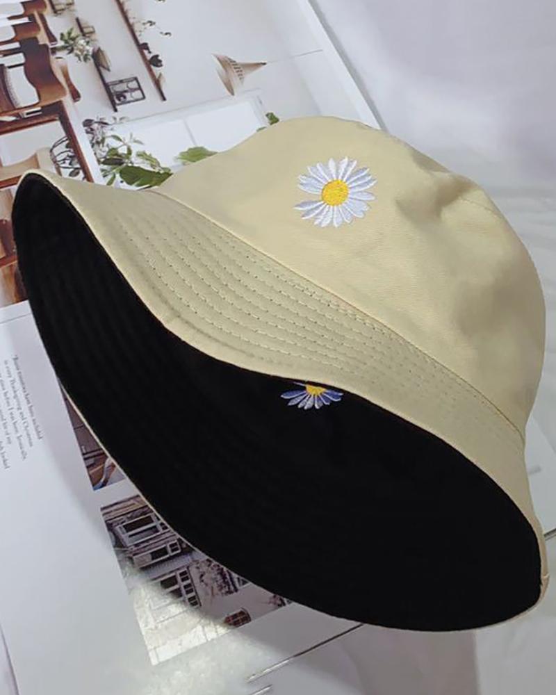 

Daisy Embroidery Bucket Hat, Nude
