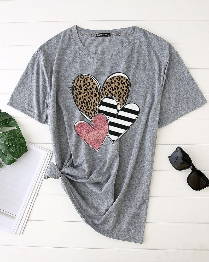 

Valentine's Day Unisex Heart Cheetah Striped Print T-shirt, Gray