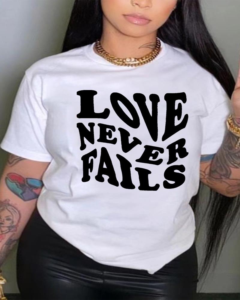 

Plus Size Love Never Fails Print Casual T-shirt, White