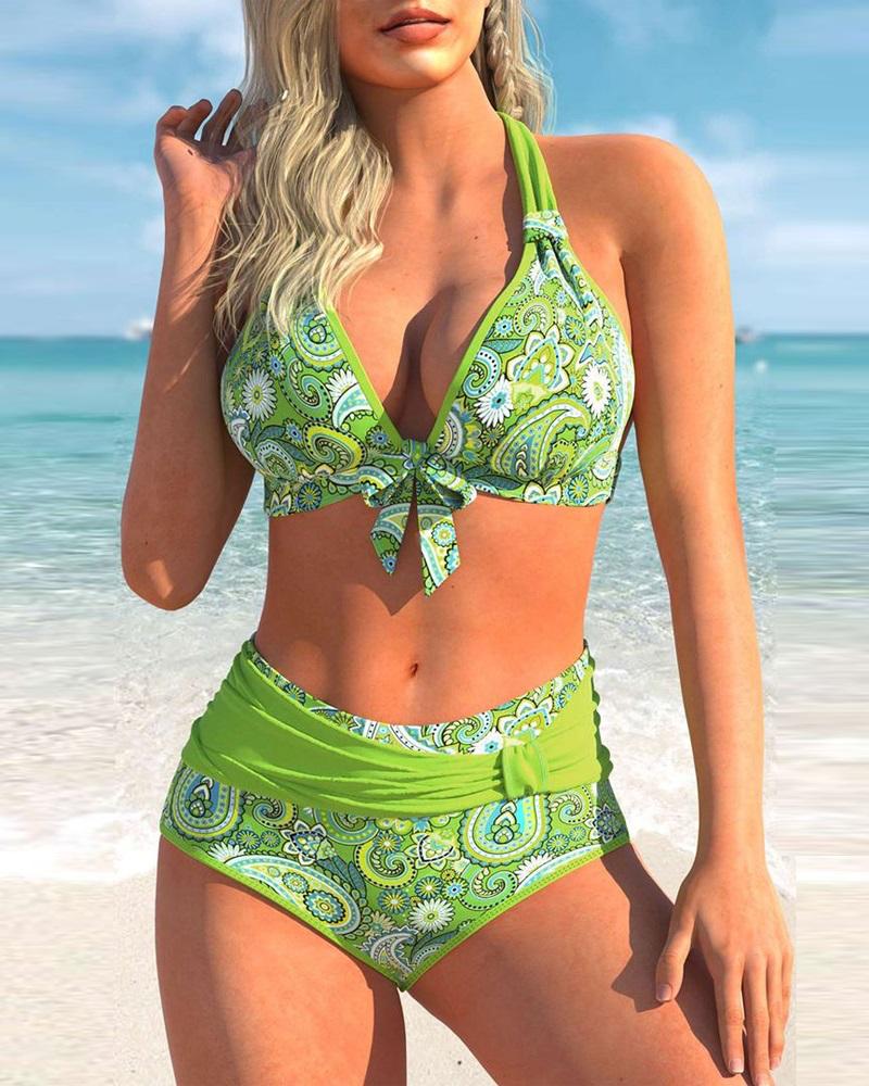 Conjunto de bikini de playa fruncido con cuello halter y estampado de cachemira