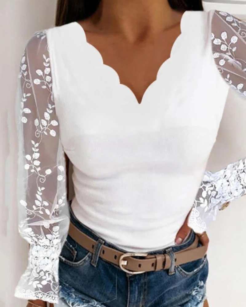

Scallop Neck Lace Patch Blouse, White