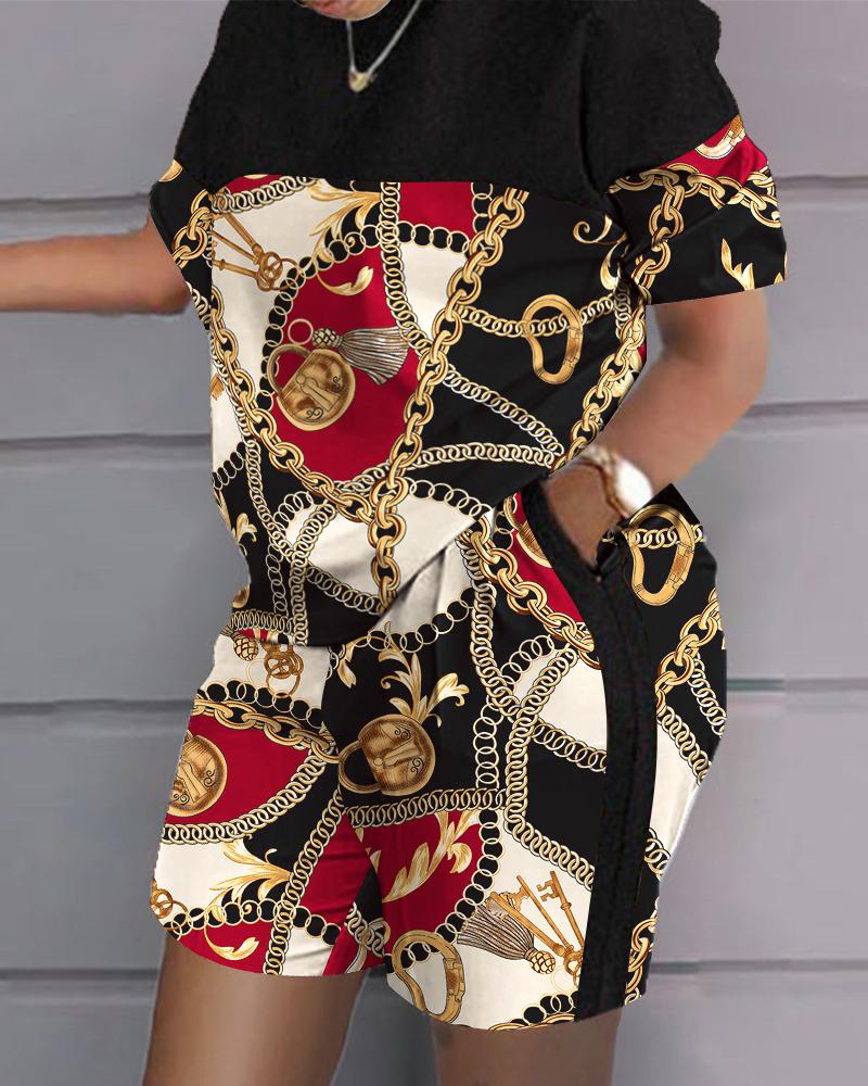 

Plus Size Scarf Chain Print Casual Top & Shorts Set, Multicolor