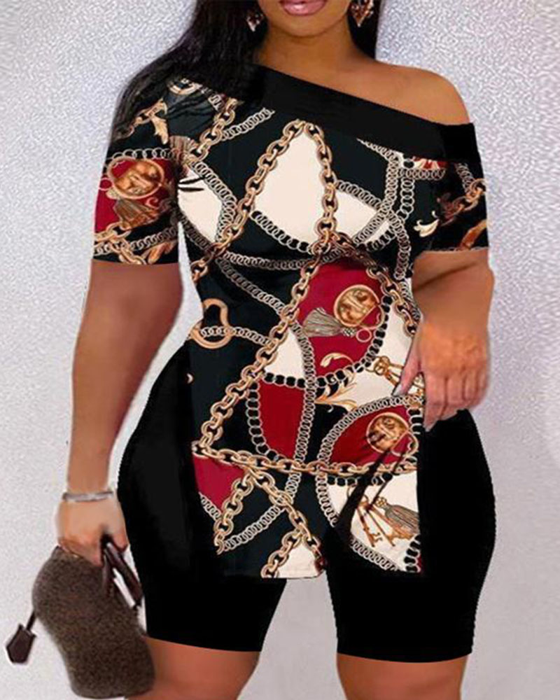 

Plus Size Scarf Chain Print Side Slit Top & Shorts Set, Black