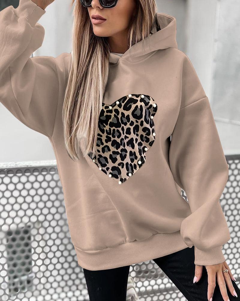 

Pearls Decor Leopard Heart Patch Drop Shoulder Hoodie, Brown