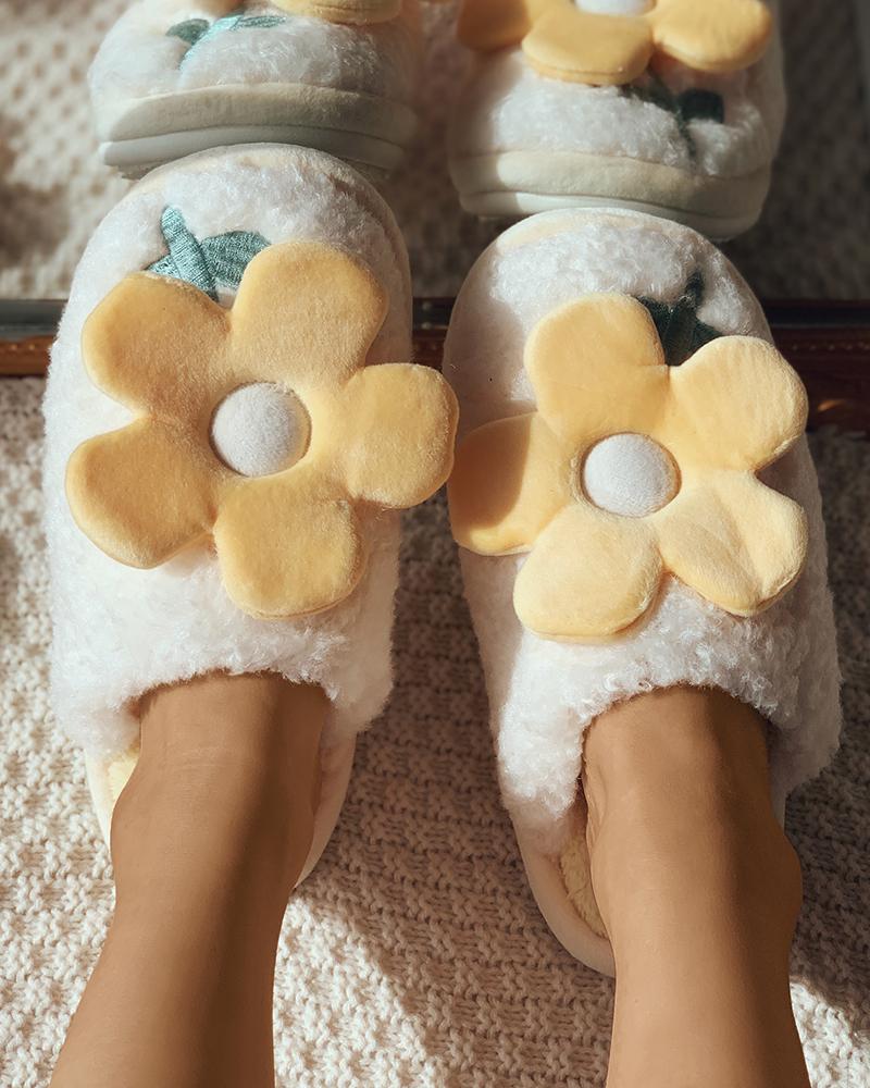 

Floral Pattern Fluffy Slippers, White