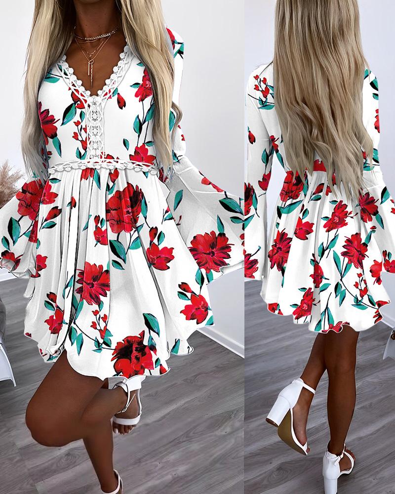 

Floral Print Bell Sleeve Pleated Layered Dress, White