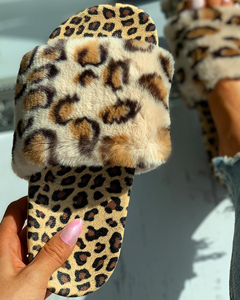 

Cheetah / Zebra Stripe Print Fluffy Slipper, Leopard