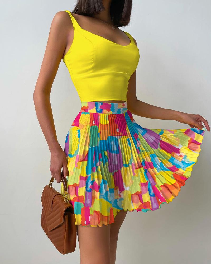 

Solid Tank Top & All Over Print Pleated Skirt Set, Yellow