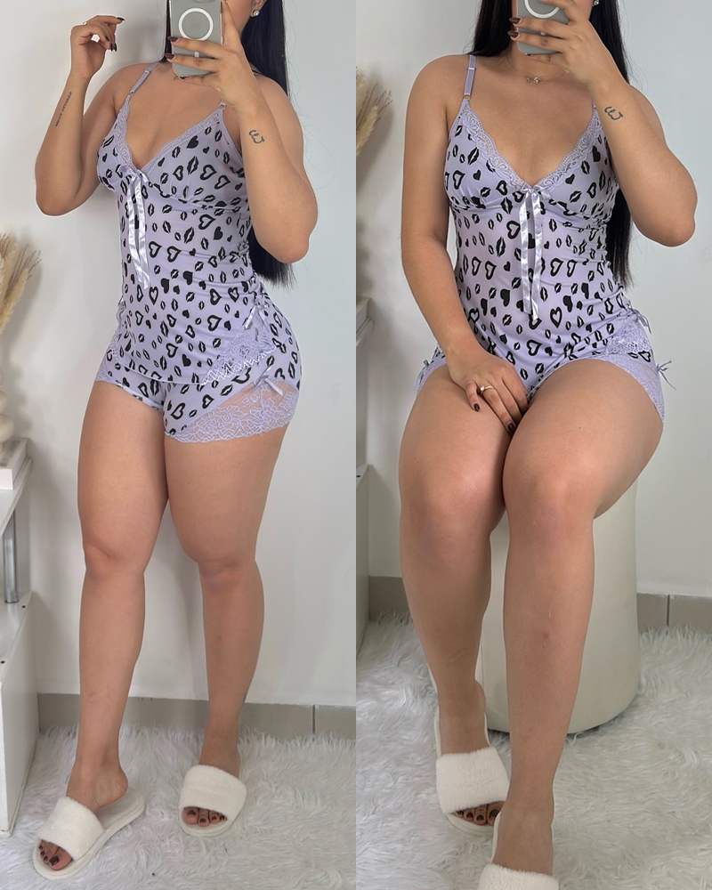 

Ensemble 2 pièces : haut à décolleté plongeant et bretelles spaghetti ajustables, short à taille élastique, imprimé cœurs et lèvres, nœud papillon, débardeur en dentelle., Light purple