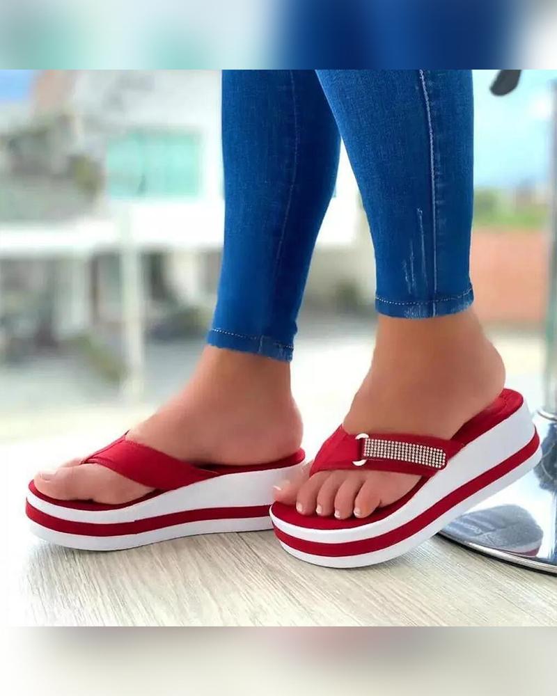 

Round-toe Color Block Toe Post Platform Slippers, Red