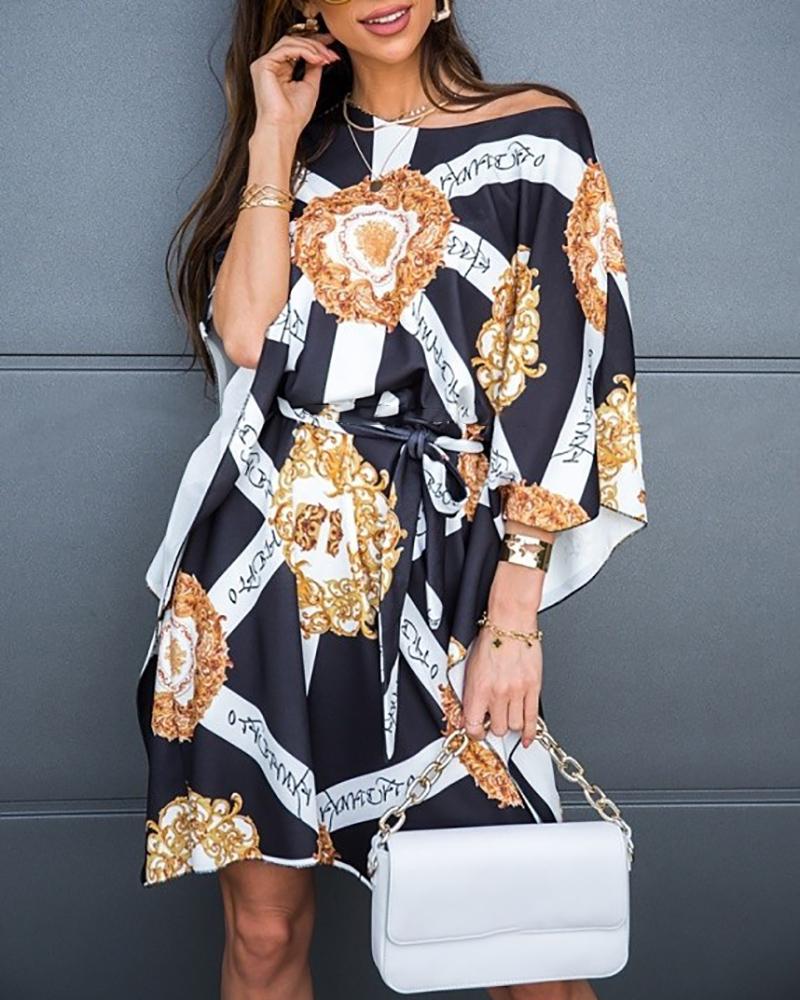 

Cloak Sleeve Baroque Letter Print Casual Dress, Black
