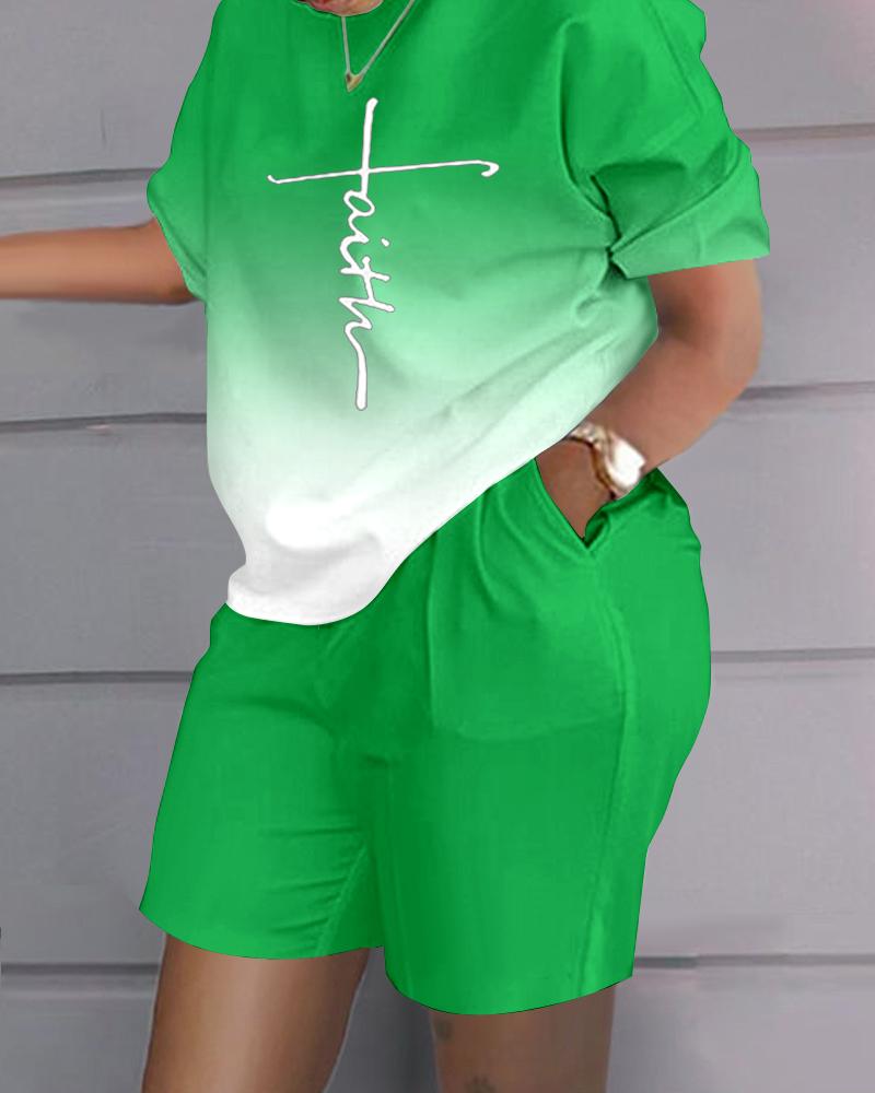

Plus Size Faith Print Ombre Top & Pocket Design Shorts Set, Green