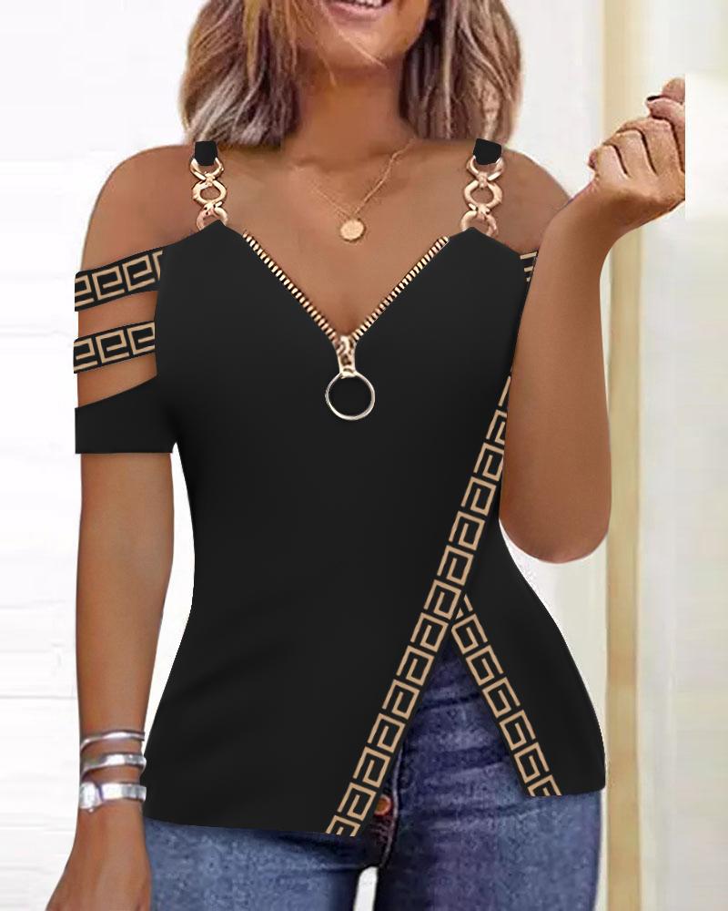 

Geometric Print Cold Shoulder Chain Decor Slit Top, Black