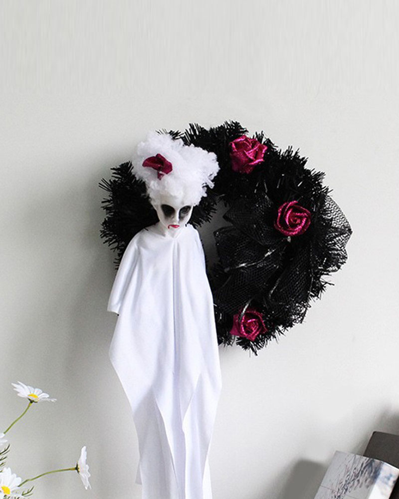 

Halloween Wreath Decor With Scary Skull Ghost Flower Gothic Horror Wreath Hanging Ornaments For Party Home Wall Window Indoor Outdoor Decoration, White