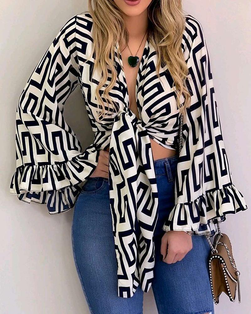 

Geo Pattern Print Tie Front Bell Sleeve Crop Top, Black