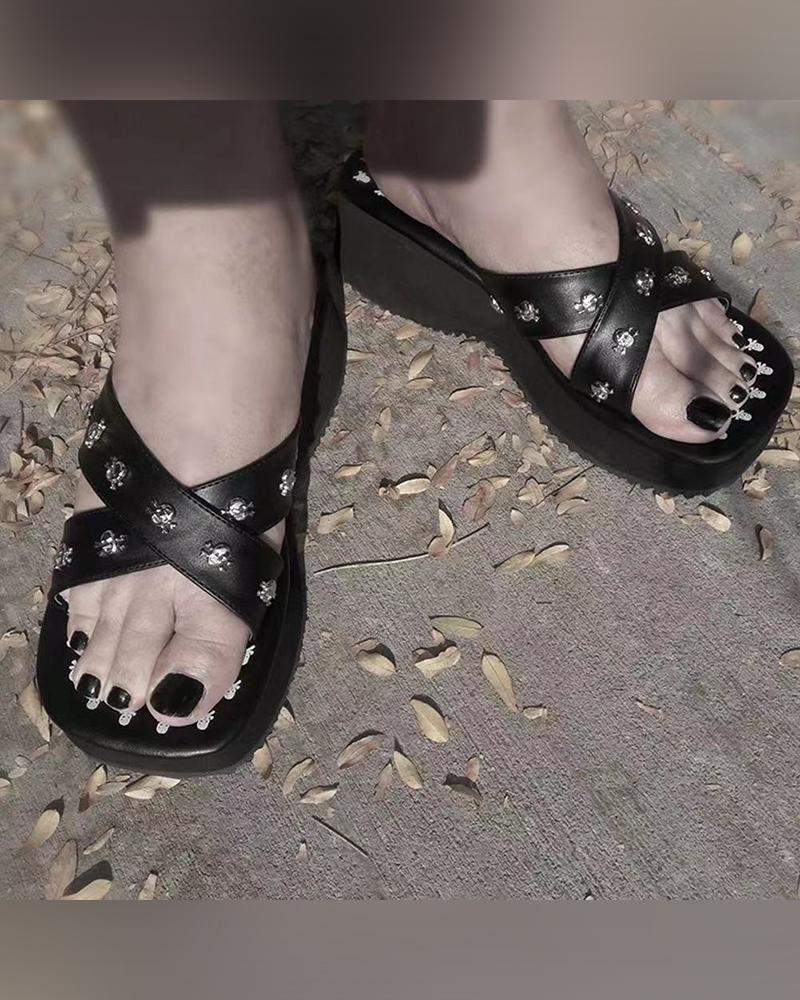 

Square-toe Solid Color Splicing Studded Platform Slippers, Black