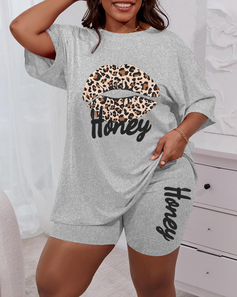 

Plus Size Honey Leopard Lip Print Pajamas Set, Gray