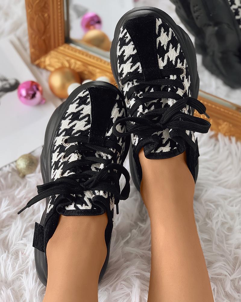 

Houndstooth Pattern Eyelet Lace-up Muffin Sneakers, Black