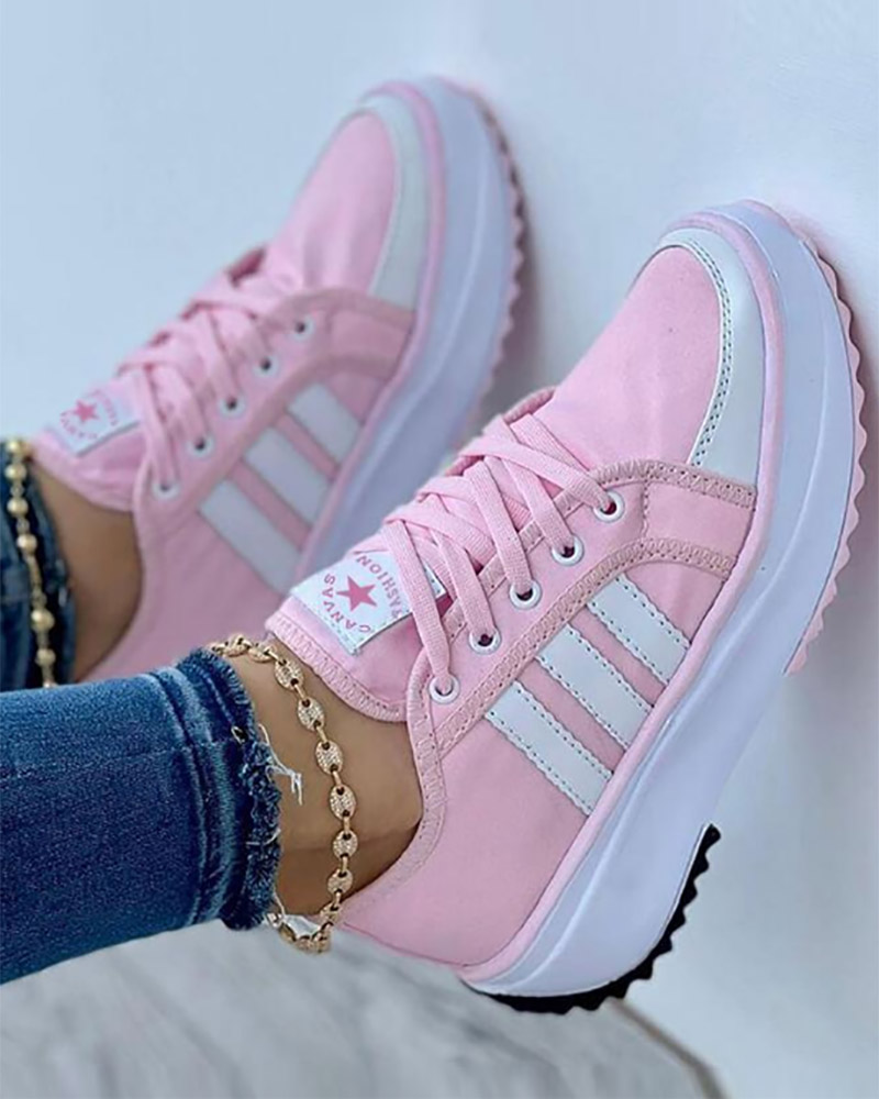 

Zapatillas deportivas con bloques de color y ojales con cordones, Pink