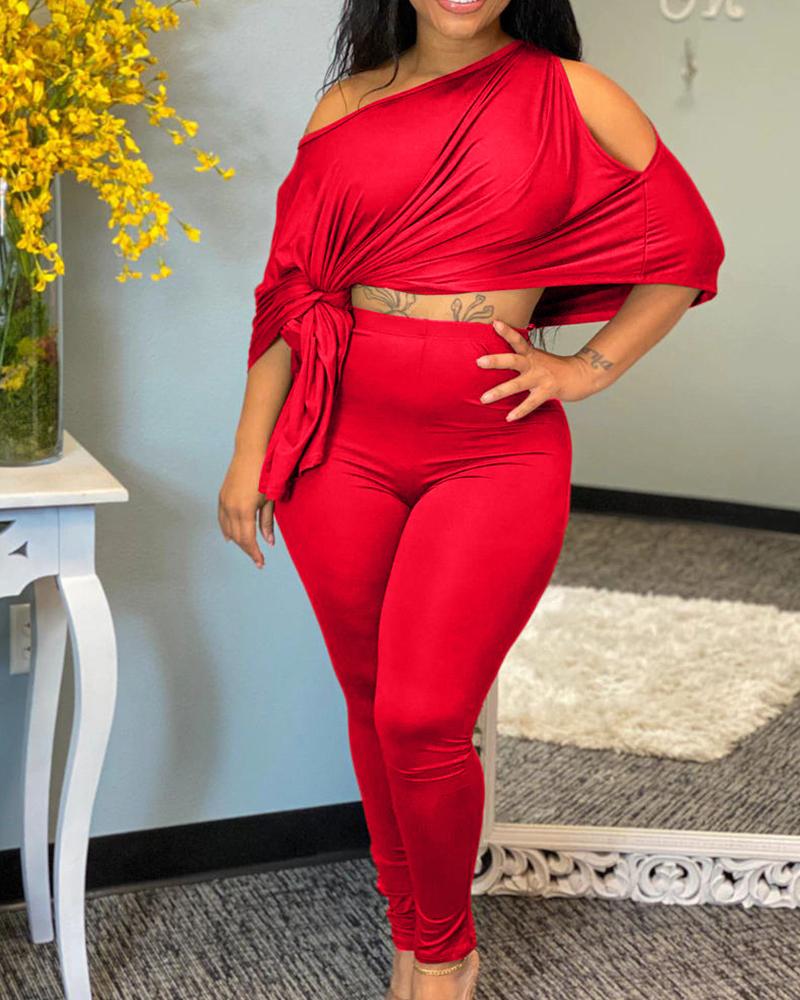 

Solid Half Sleeve Cut-out Blouse Suit Sets, Red