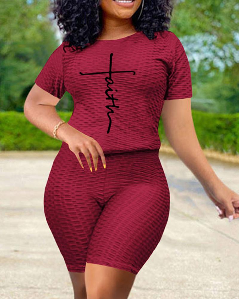 

Letter Print Textured Casual Top & Shorts Set, Wine red