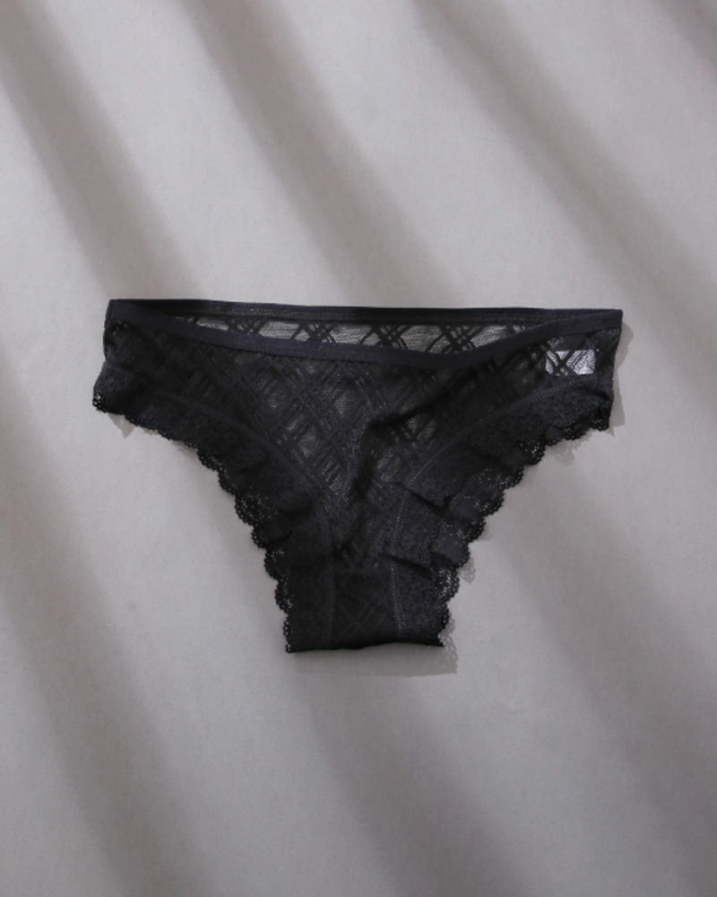 

Breathable Scallop Trim Lace Panty, Black