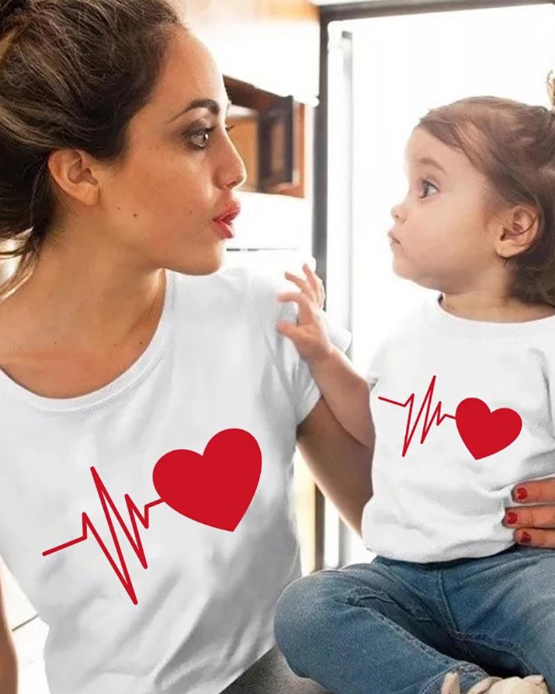 

Mommy & me Heart Graphic Print Short Sleeve T-Shirt For Kids, White