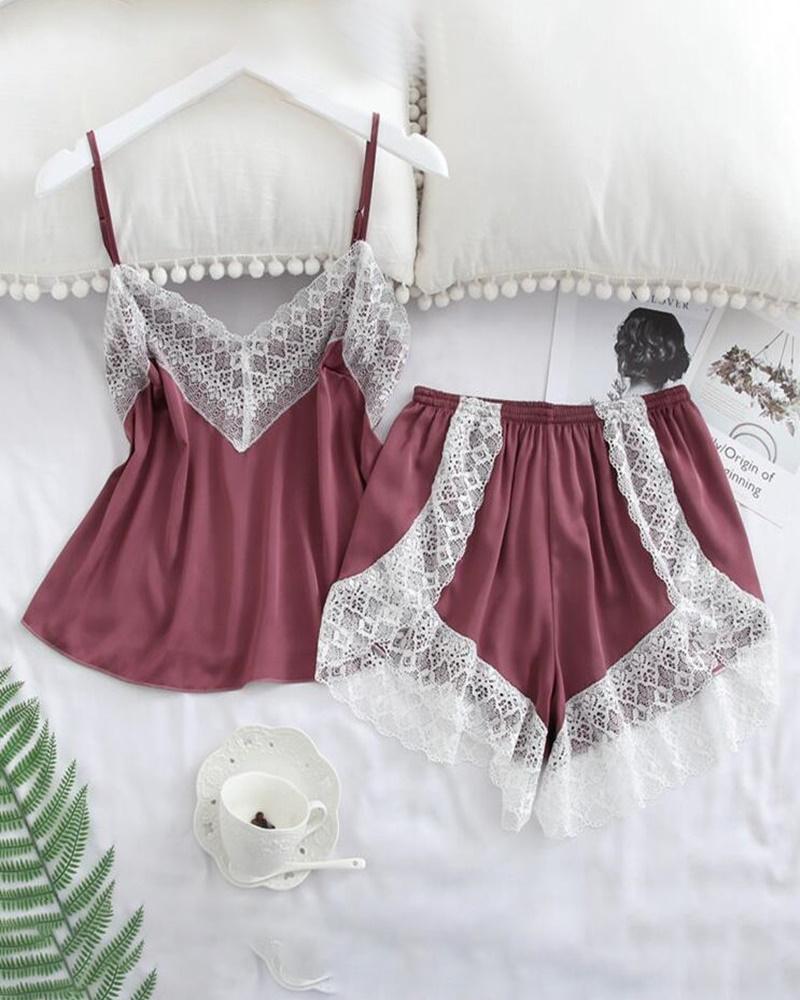 

Contrast Lace V-Neck Cami Set, Red bean