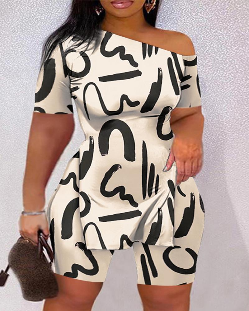 

Plus Size Abstract Print Side Slit Top & Shorts Set, Apricot
