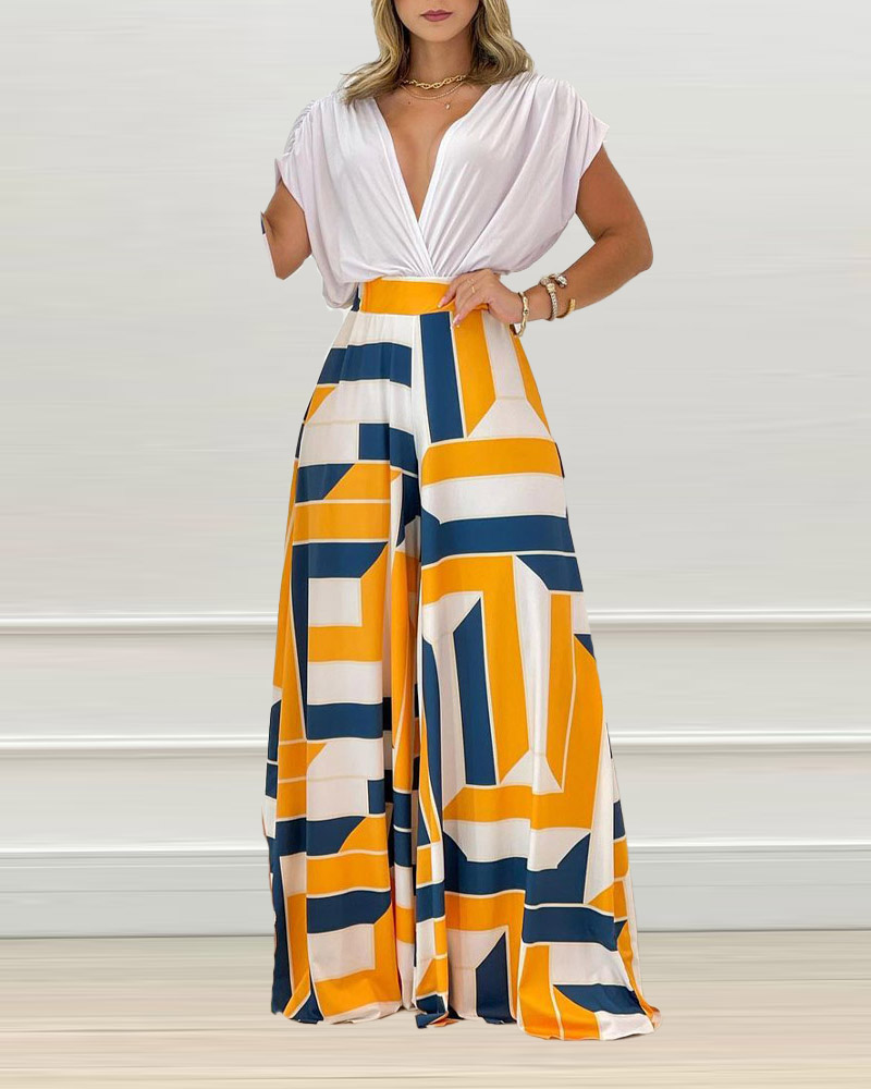 

Deep V-Neck Top & Geo Print Wide Leg Pants Set, Multicolor