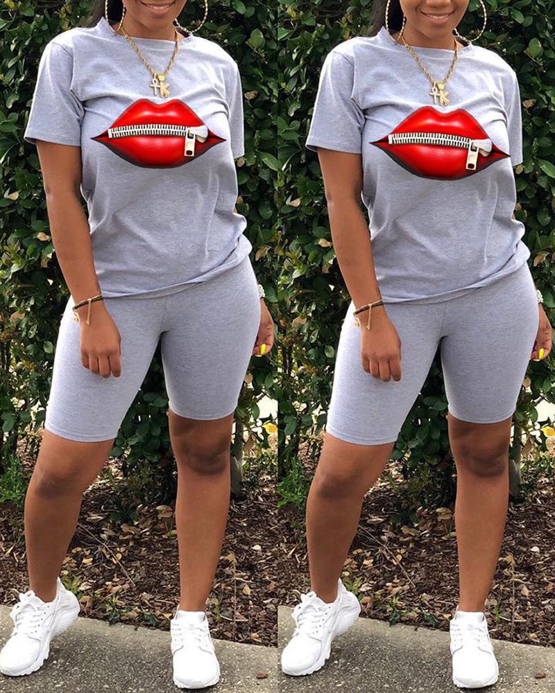 

Short Sleeve Lip Zipper Print Top & Shorts Set, Gray