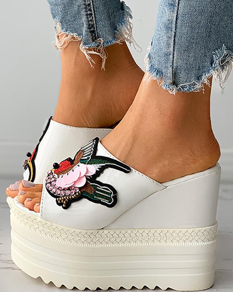 

Bird Embroidery Studded Wedge Sandals, White
