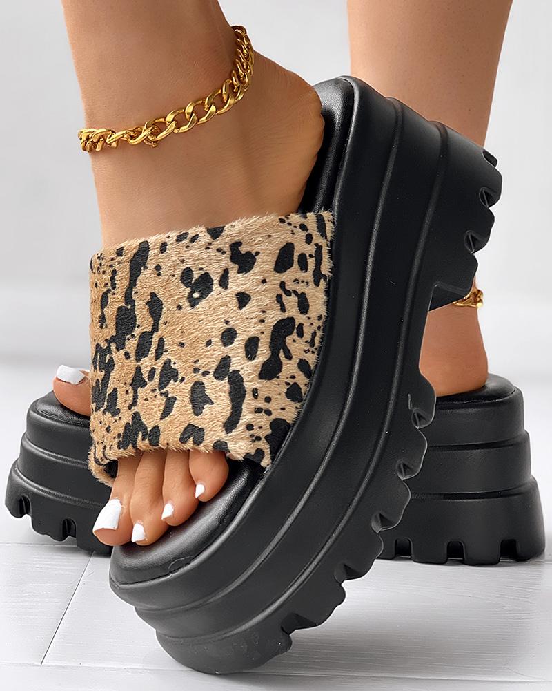 

Leopard Wide Strap Platform Slippers