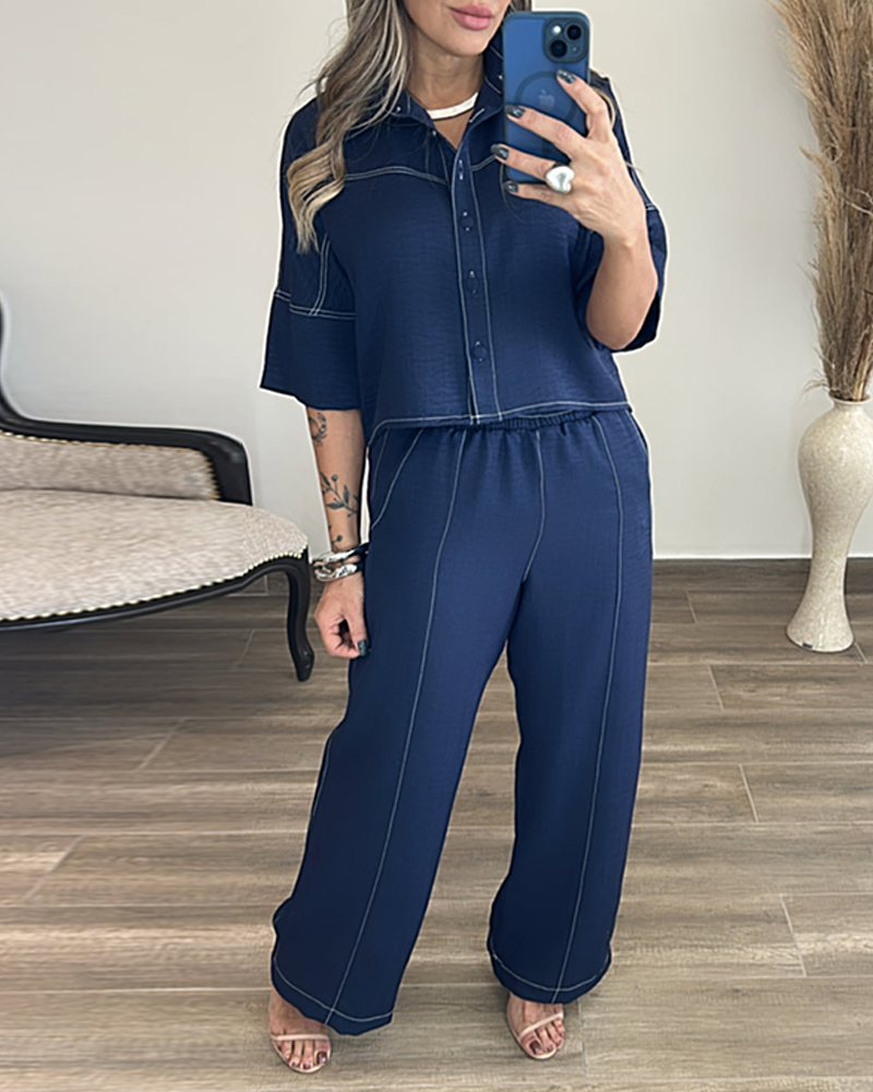 

Conjunto de duas peças: blusa de gola dobrável com mangas curtas e botões frontais, e calça pantalona com cintura elástica. Ideal para o dia a dia, com costura contrastante., Purplish blue