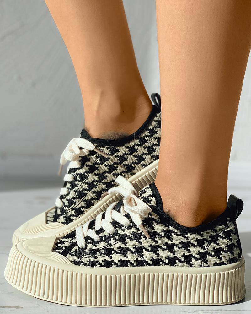 

Houndstooth / Plain Eyelet Lace-up Lined Muffin Sneaker, Blackwhite