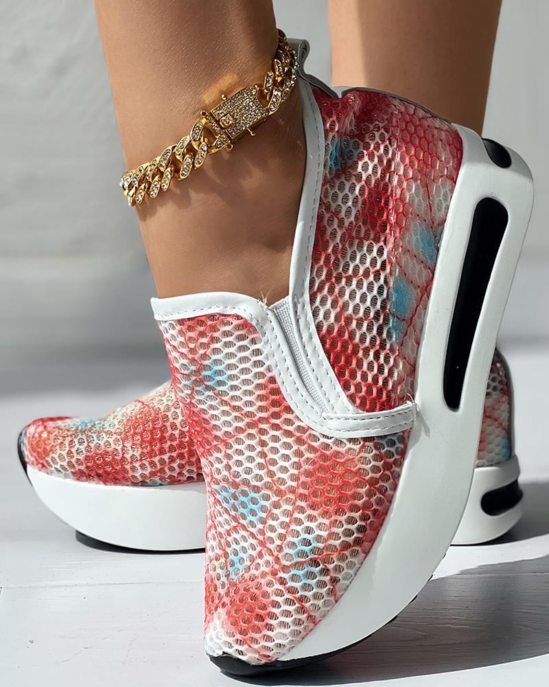 

Tie Dye Hollow Out Slip-on Muffin Sneakers, White&red